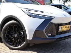 Toyota C-HR (2025) thumbnail 16