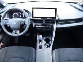 Toyota C-HR (2025) thumbnail 3