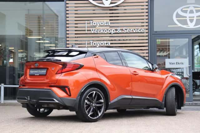 Toyota C-HR (2021) thumbnail 2