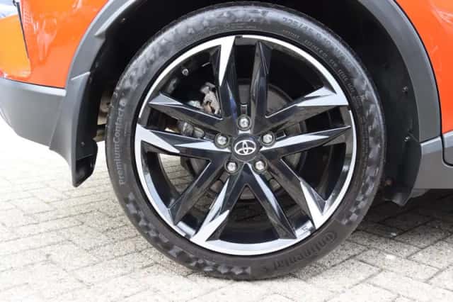Toyota C-HR (2021) thumbnail 3