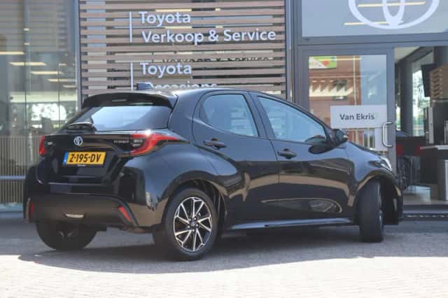 Toyota Yaris (2024) thumbnail 2