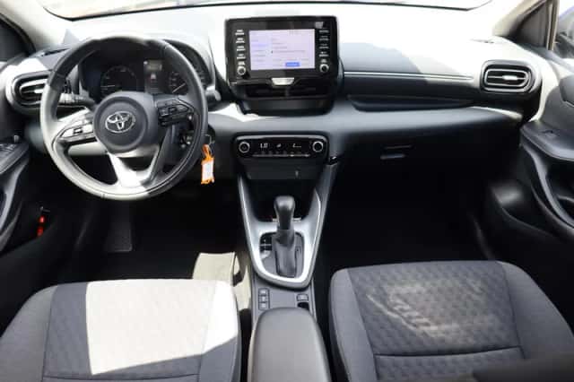 Toyota Yaris (2020) thumbnail 3