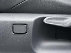 Toyota Yaris (2024) thumbnail 35