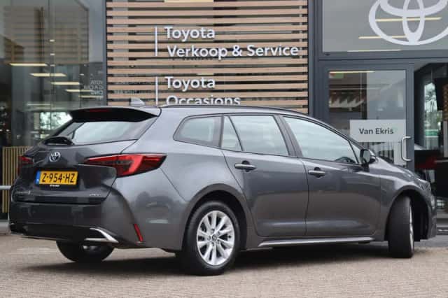 Toyota Corolla (2024) thumbnail 2