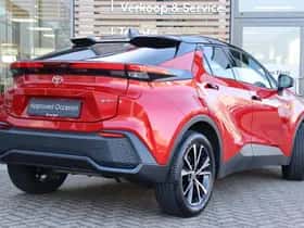 Toyota C-HR (2025) thumbnail 2
