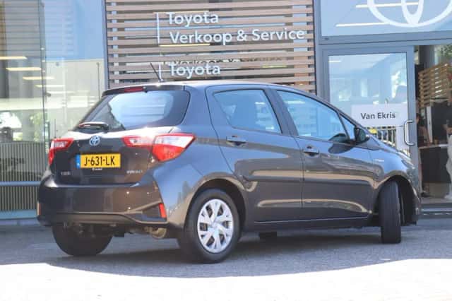 Toyota Yaris (2020) thumbnail 2