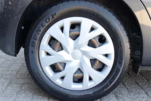 Toyota Yaris (2020) thumbnail 3