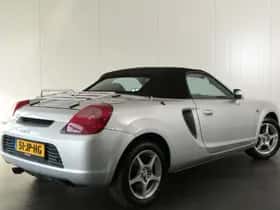 Toyota MR2 (2002) thumbnail 6