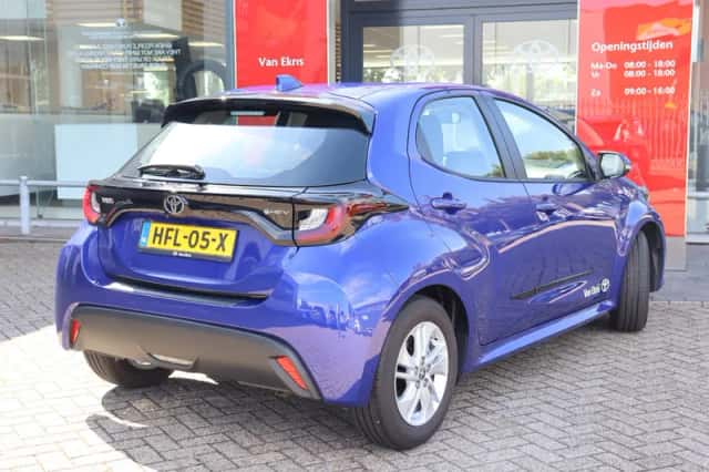Toyota Yaris (2025) thumbnail 2