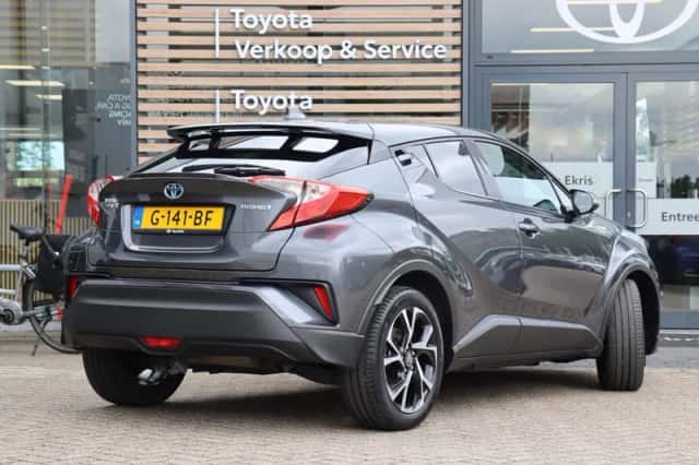 Toyota C-HR (2019) thumbnail 2