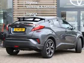 Toyota C-HR (2019) thumbnail 2