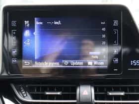 Toyota C-HR (2019) thumbnail 11