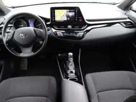 Toyota C-HR (2019) thumbnail 3