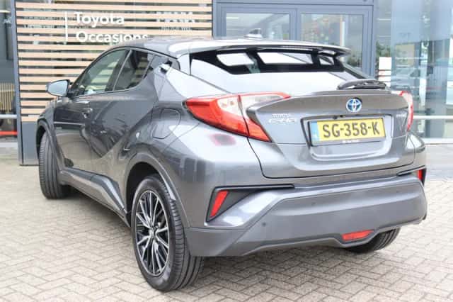 Toyota C-HR (2018) thumbnail 2