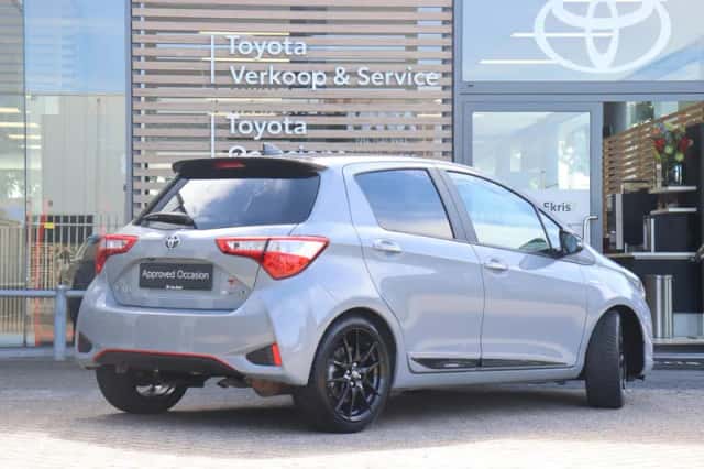 Toyota Yaris (2019) thumbnail 2