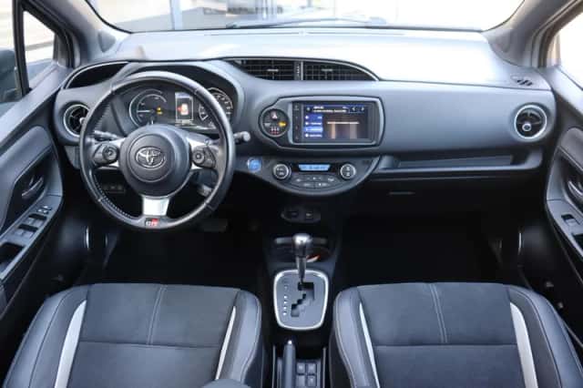 Toyota Yaris (2019) thumbnail 3