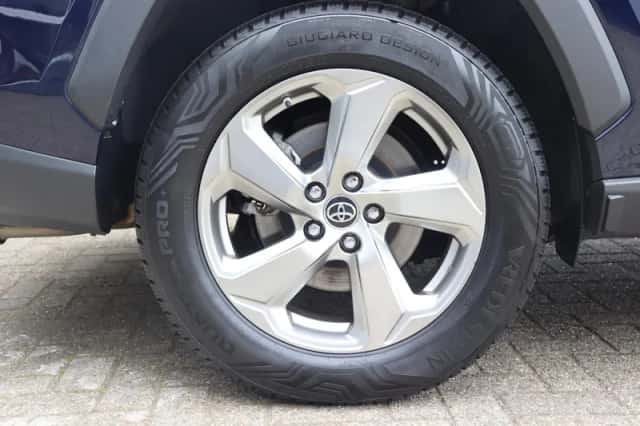 Toyota RAV4 (2020) thumbnail 3