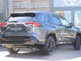Toyota RAV4 (2022) thumbnail 2