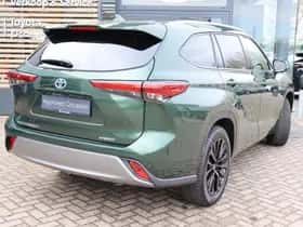 Toyota Highlander (2024) thumbnail 2
