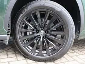 Toyota Highlander (2024) thumbnail 3