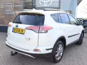 Toyota RAV4 (2017) thumbnail 2