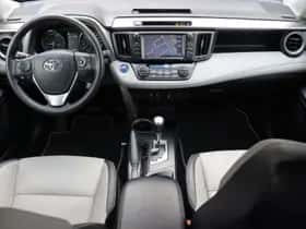 Toyota RAV4 (2017) thumbnail 4