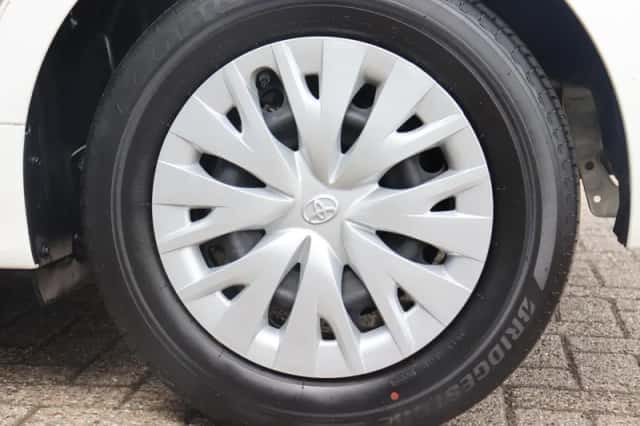 Toyota Yaris (2023) thumbnail 3