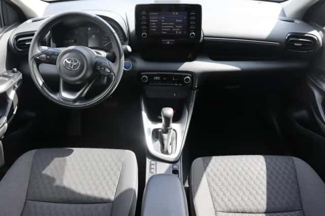 Toyota Yaris (2023) thumbnail 4