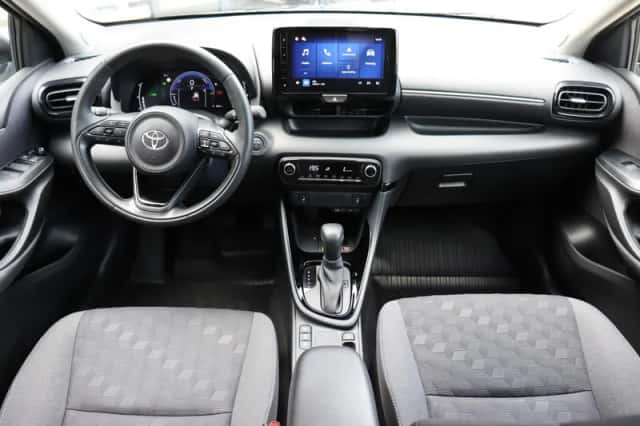 Toyota Yaris (2024) thumbnail 3