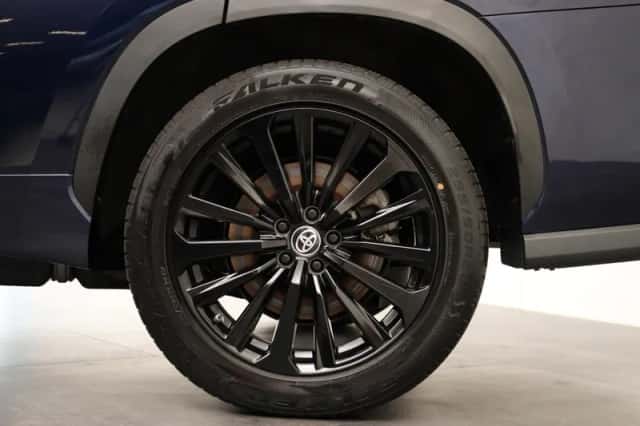 Toyota Highlander (2024) thumbnail 3