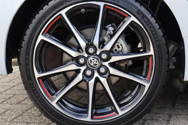 Toyota Yaris (2022) thumbnail 3