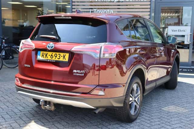 Toyota RAV4 (2016) thumbnail 2