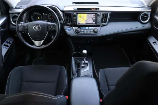 Toyota RAV4 (2016) thumbnail 3