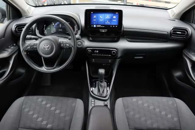 Toyota Yaris (2025) thumbnail 2