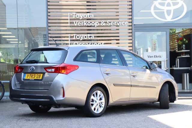 Toyota Auris (2014) thumbnail 2