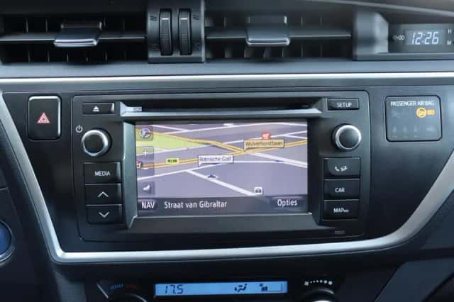 Toyota Auris (2014) thumbnail 6