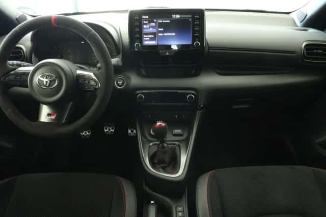 Toyota Yaris (2021) thumbnail 6