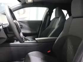 Toyota C-HR (2024) thumbnail 3