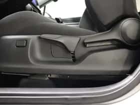 Toyota C-HR (2024) thumbnail 30