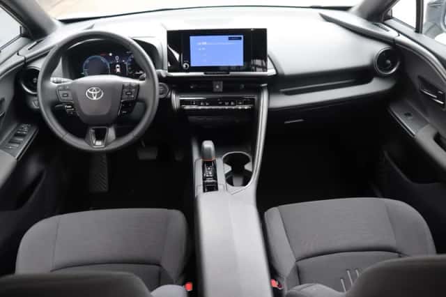 Toyota C-HR (2024) thumbnail 4