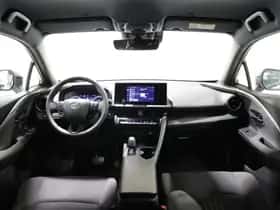 Toyota C-HR (2024) thumbnail 4