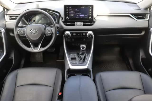 Toyota RAV4 (2021) thumbnail 4