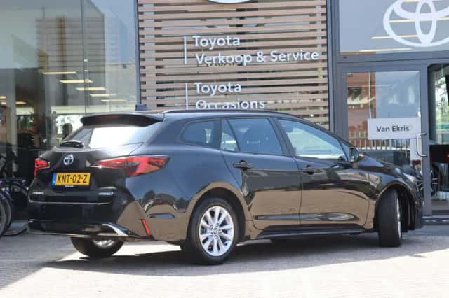 Toyota Corolla (2023) thumbnail 2