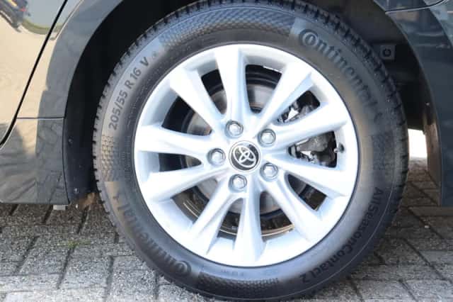 Toyota Corolla (2023) thumbnail 4