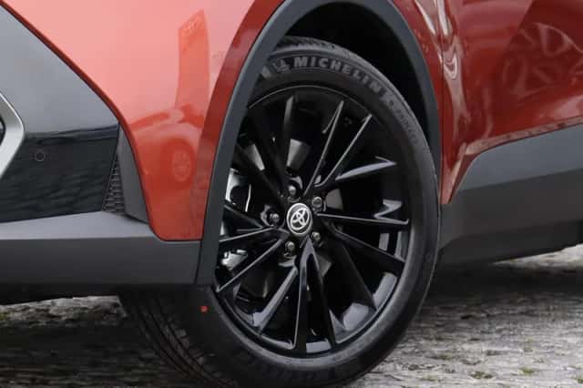 Toyota C-HR (2026) thumbnail 3