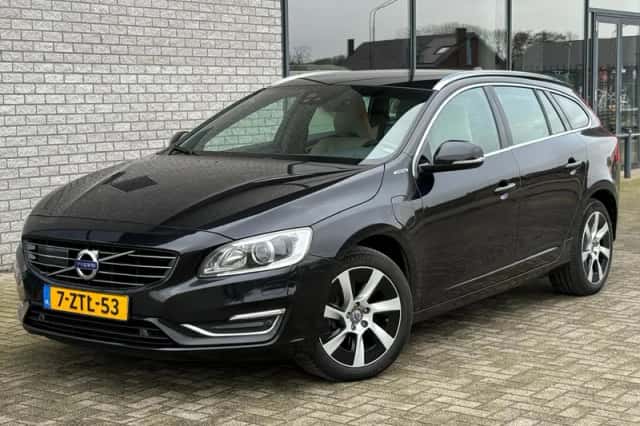 Volvo V60 (2015) thumbnail 1