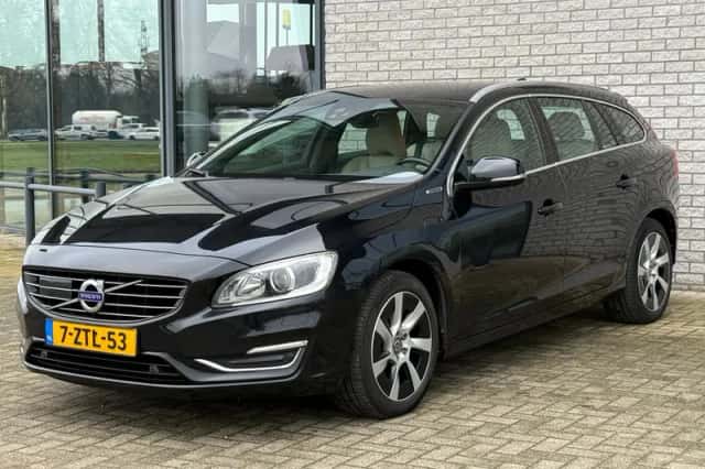 Volvo V60 (2015) thumbnail 2