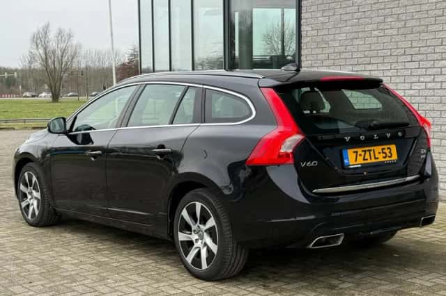 Volvo V60 (2015) thumbnail 5