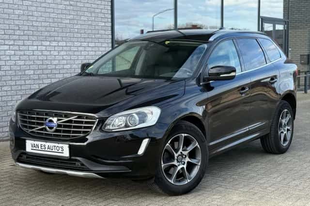 Volvo XC60 (2015) thumbnail 1