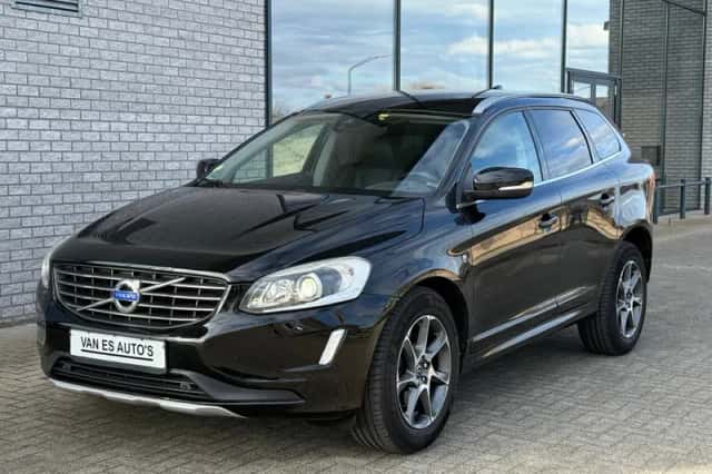 Volvo XC60 (2015) thumbnail 2